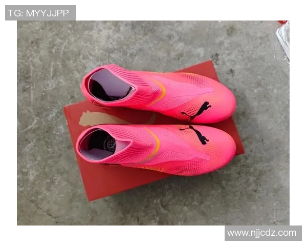 足球明星们的球鞋选择与时尚潮流的完美结合探讨