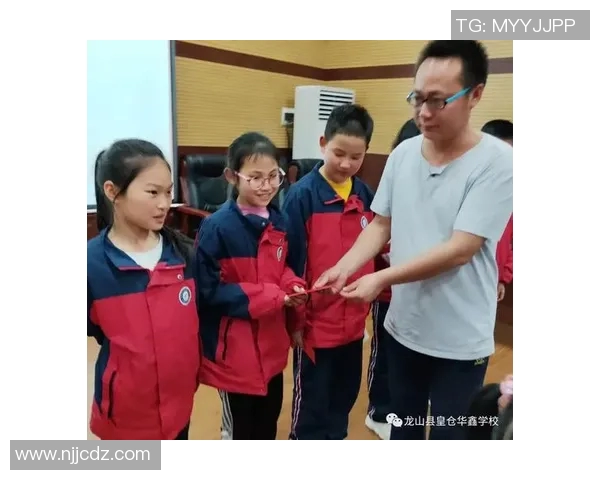 足球明星心系未来为贫困儿童送上温暖衣物传递爱与希望